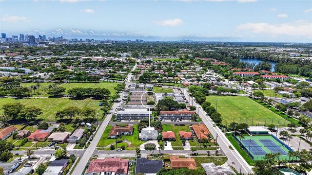 709 NW 9th Ct, Hallandale Beach, FL 33009