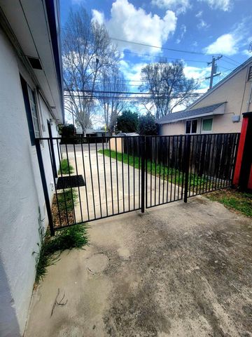 64 Clark Ave, Yuba City, CA 95991