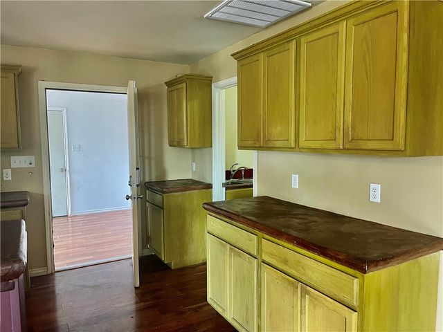 2525 Avenue B, Ingleside, TX 78362