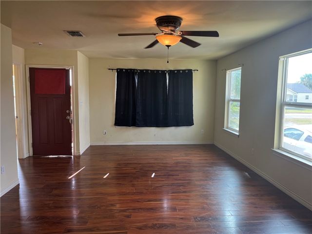 2525 Avenue B, Ingleside, TX 78362