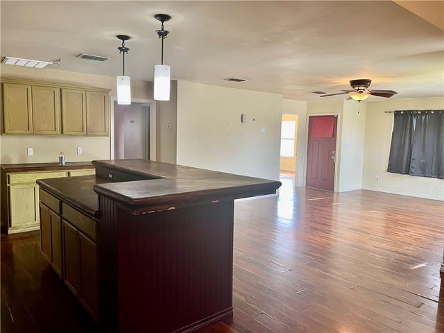 2525 Avenue B, Ingleside, TX 78362