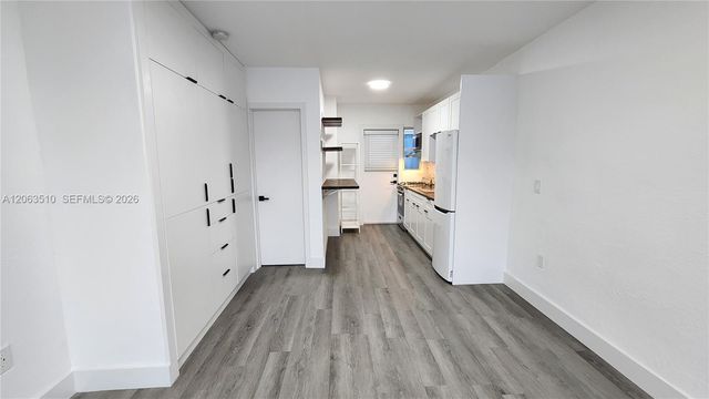 300 74th Street 14, Miami Beach, FL 33141
