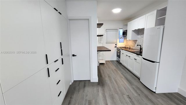 300 74th Street 14, Miami Beach, FL 33141