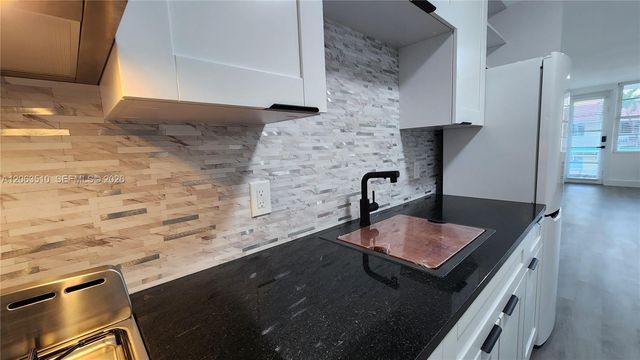 300 74th Street 14, Miami Beach, FL 33141