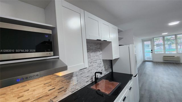 300 74th Street 14, Miami Beach, FL 33141