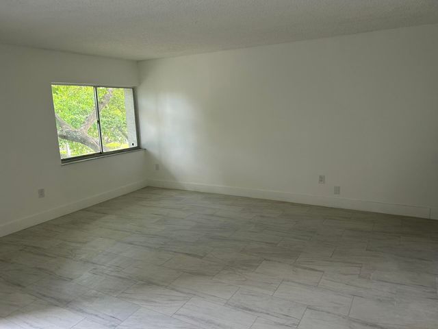 701 N Pine Island Road 304, Plantation, FL 33324