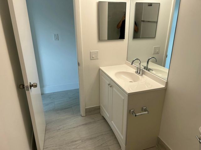 701 N Pine Island Road 304, Plantation, FL 33324