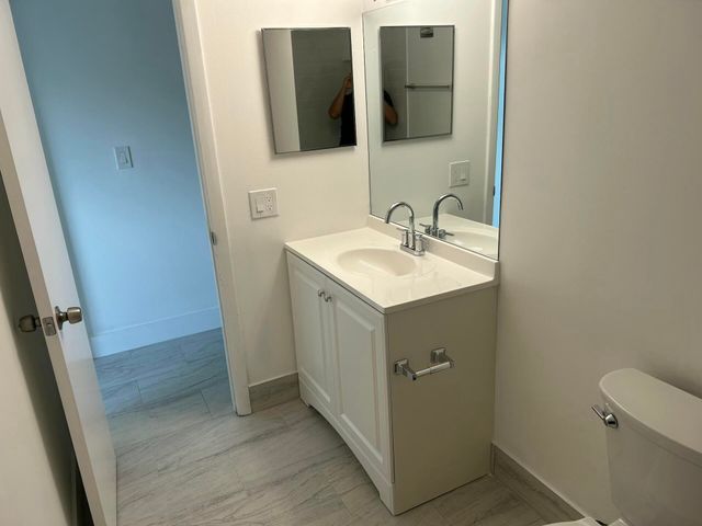 701 N Pine Island Road 304, Plantation, FL 33324