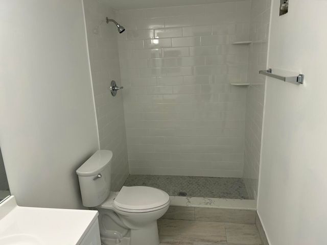 701 N Pine Island Road 304, Plantation, FL 33324
