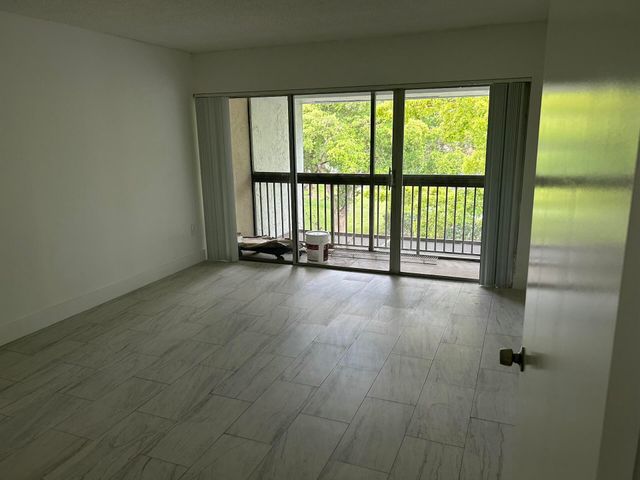 701 N Pine Island Road 304, Plantation, FL 33324