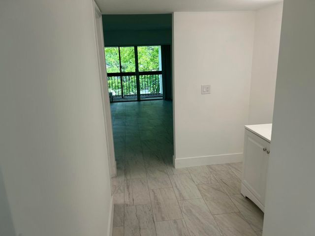701 N Pine Island Road 304, Plantation, FL 33324