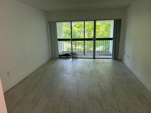 701 N Pine Island Road 304, Plantation, FL 33324