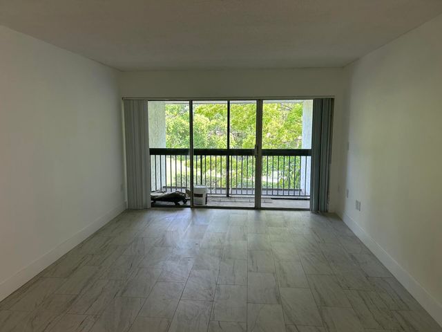 701 N Pine Island Road 304, Plantation, FL 33324