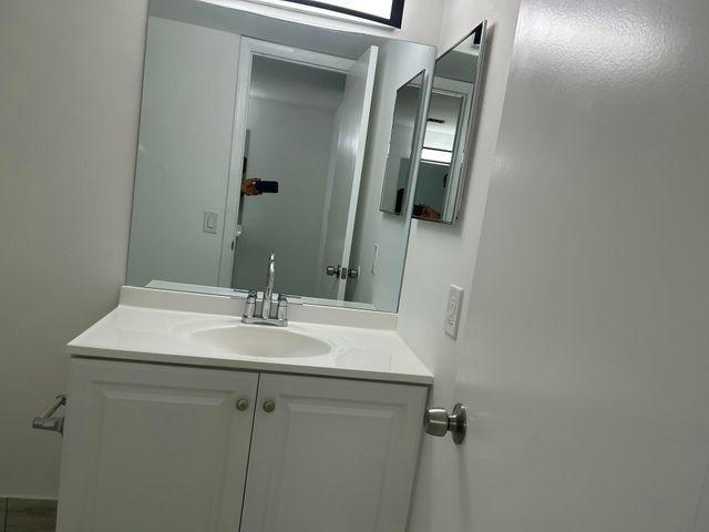 701 N Pine Island Road 304, Plantation, FL 33324