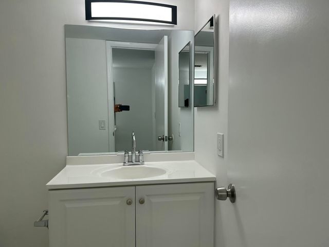 701 N Pine Island Road 304, Plantation, FL 33324