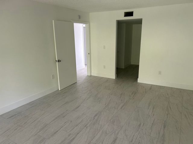 701 N Pine Island Road 304, Plantation, FL 33324