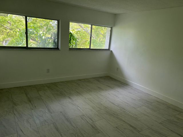 701 N Pine Island Road 304, Plantation, FL 33324