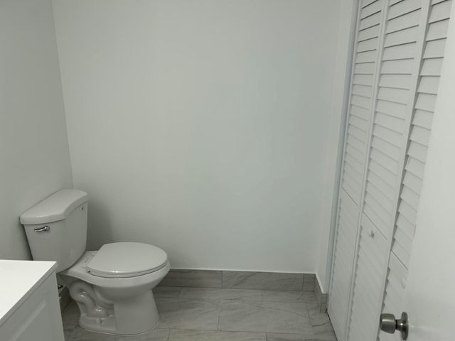 701 N Pine Island Road 304, Plantation, FL 33324