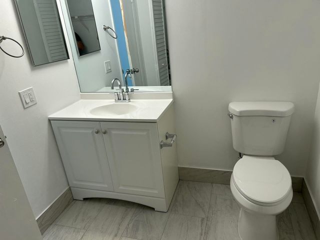 701 N Pine Island Road 304, Plantation, FL 33324