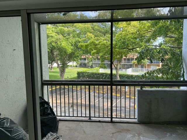 701 N Pine Island Road 304, Plantation, FL 33324