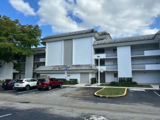 701 N Pine Island Road 304, Plantation, FL 33324