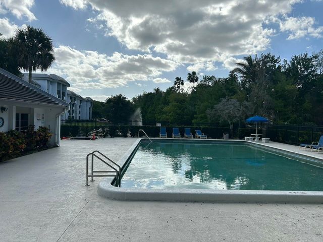 701 N Pine Island Road 304, Plantation, FL 33324