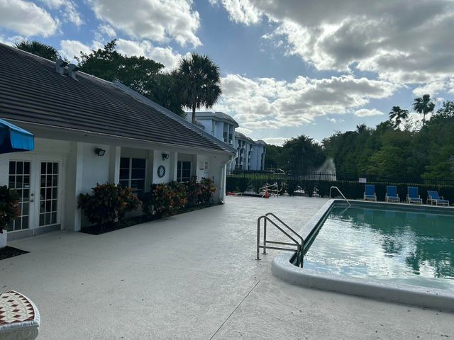 701 N Pine Island Road 304, Plantation, FL 33324