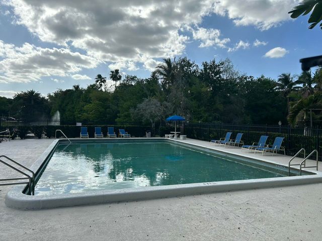 701 N Pine Island Road 304, Plantation, FL 33324