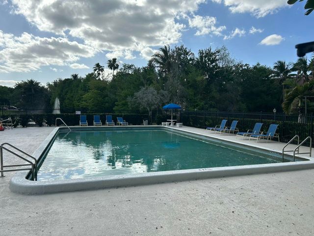 701 N Pine Island Road 304, Plantation, FL 33324