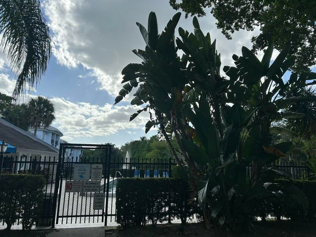 701 N Pine Island Road 304, Plantation, FL 33324