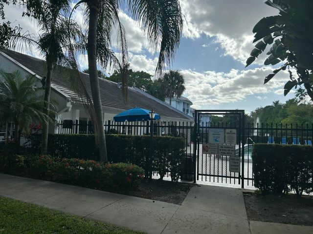 701 N Pine Island Road 304, Plantation, FL 33324
