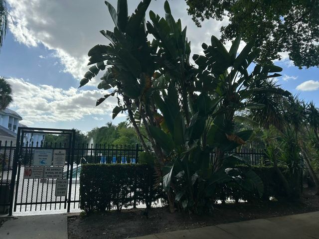 701 N Pine Island Road 304, Plantation, FL 33324