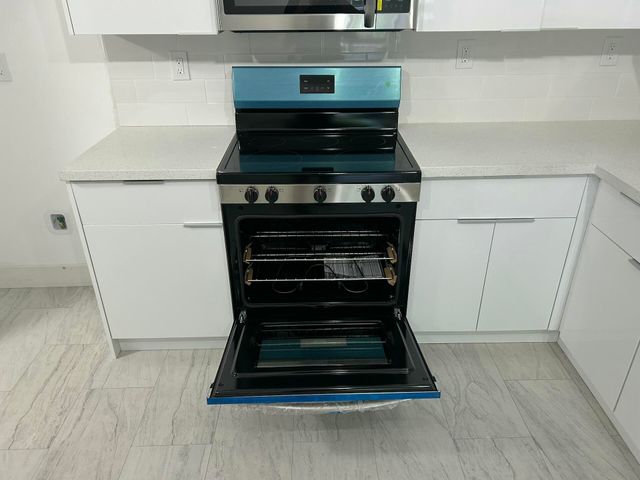701 N Pine Island Road 304, Plantation, FL 33324