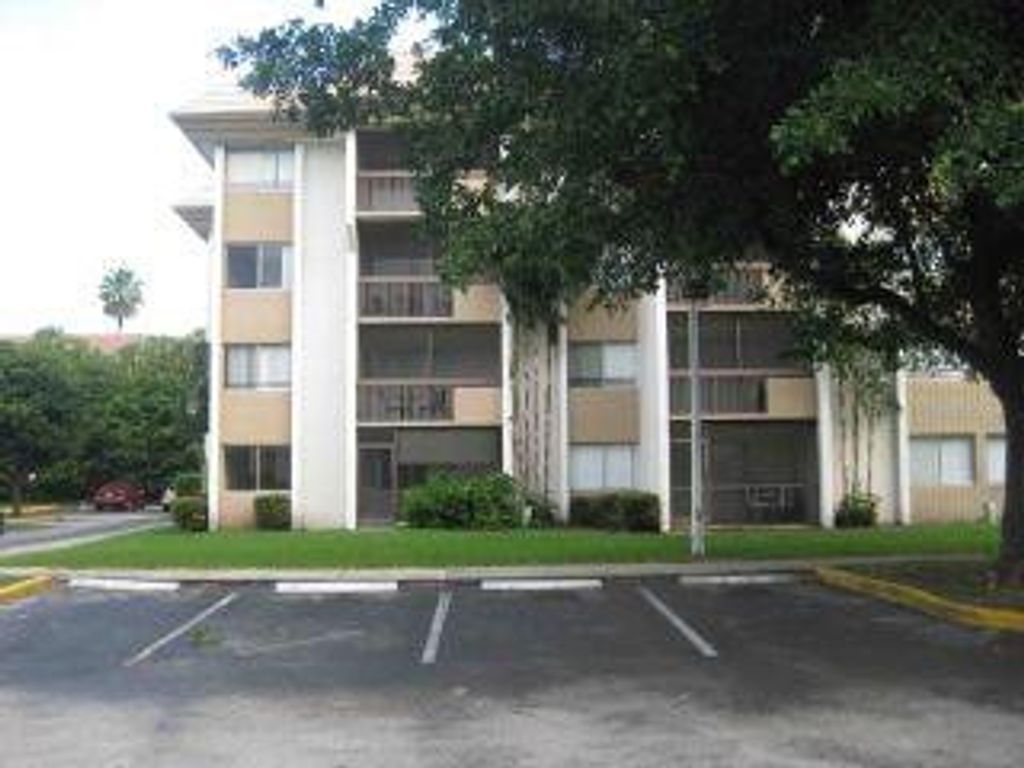 701 N Pine Island Road 304, Plantation, FL 33324