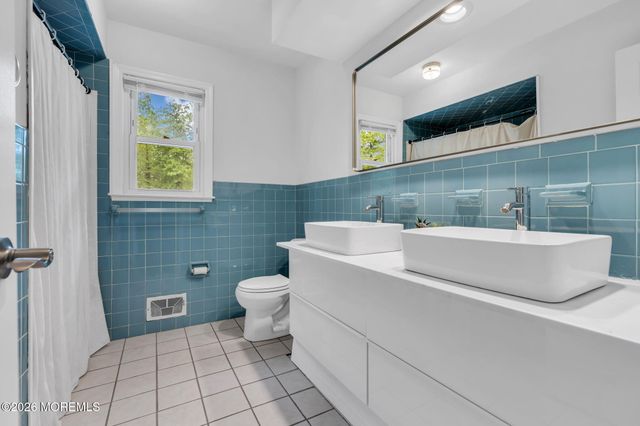 35 Norman Lane, Old Bridge, NJ 08857