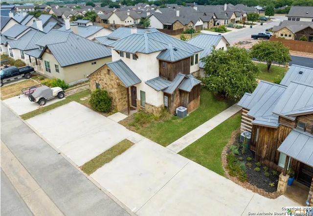1752 Gruene Vineyard Crossing, New Braunfels, TX 78130