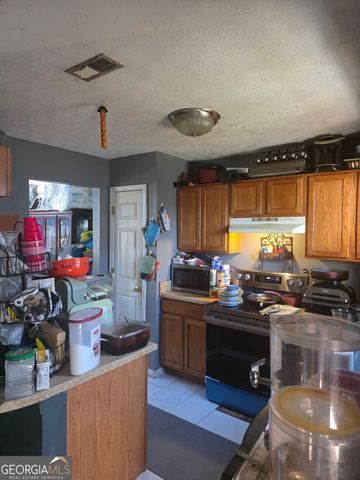 121 Bombay Lane, Grantville, GA 30220