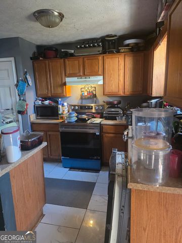 121 Bombay Lane, Grantville, GA 30220