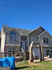 121 Bombay Lane, Grantville, GA 30220