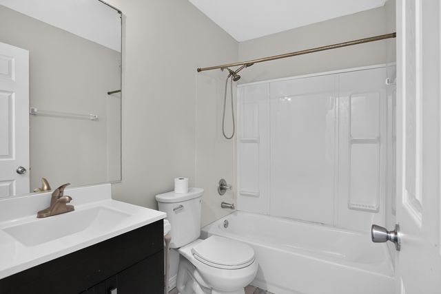 440 Newport Circle, Oswego, IL 60543