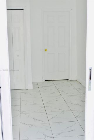 2280 SW 43rd Ave 2, Fort Lauderdale, FL 33317