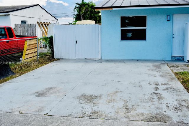 2280 SW 43rd Ave 2, Fort Lauderdale, FL 33317