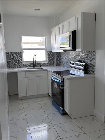 2280 SW 43rd Ave 2, Fort Lauderdale, FL 33317