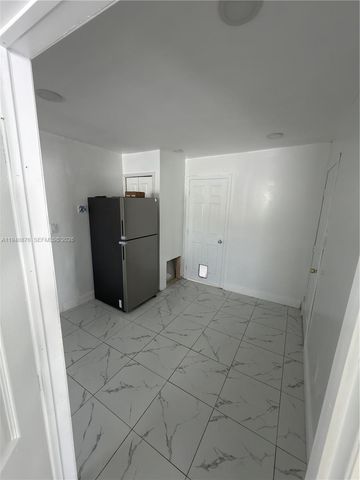 2280 SW 43rd Ave 2, Fort Lauderdale, FL 33317