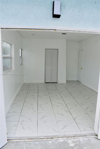 2280 SW 43rd Ave 2, Fort Lauderdale, FL 33317