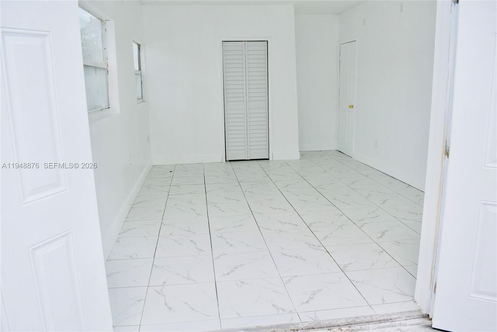 2280 SW 43rd Ave 2, Fort Lauderdale, FL 33317