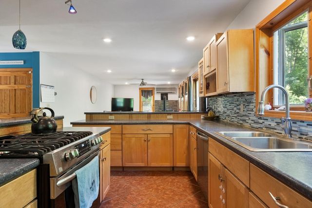 1132 Doe Valley Rd, Athol, MA 01331