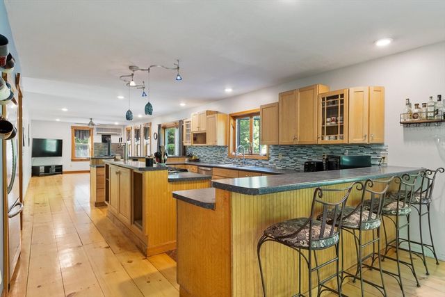 1132 Doe Valley Rd, Athol, MA 01331