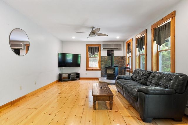 1132 Doe Valley Rd, Athol, MA 01331