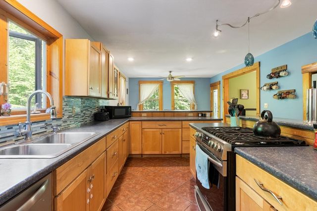 1132 Doe Valley Rd, Athol, MA 01331